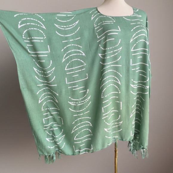 0102/  Soft Green Moon Chase Poncho With Fringes, Short Kimono - Picture 6 of 8